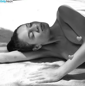 Daniela Melchior / danielamelchior nude photo #0880