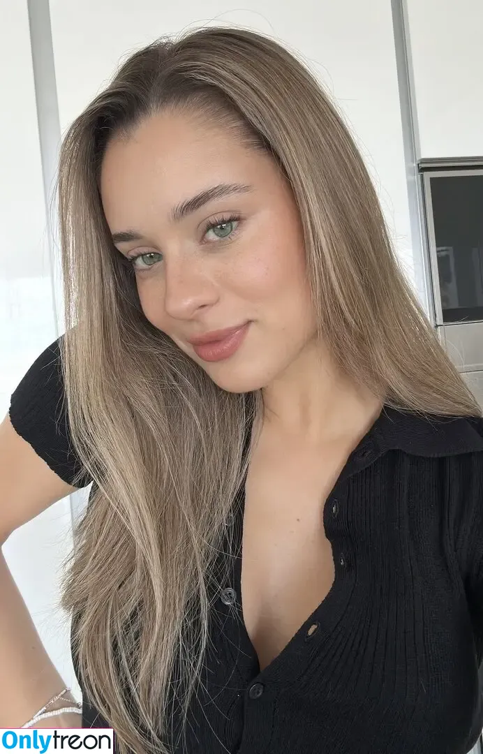 Daniela Melchior голая photo #1228 (danielamelchior)