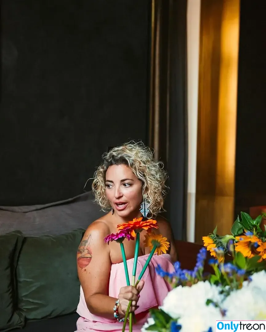 Daniele Gates nude photo #0021 (liveyinsa)