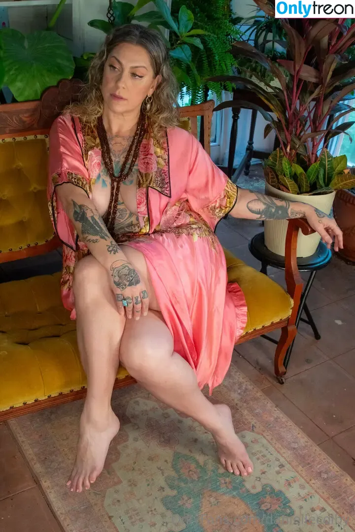 Danielle Colby голая photo #1131 (DanielleColby / daniellecolbyamericanpicker)