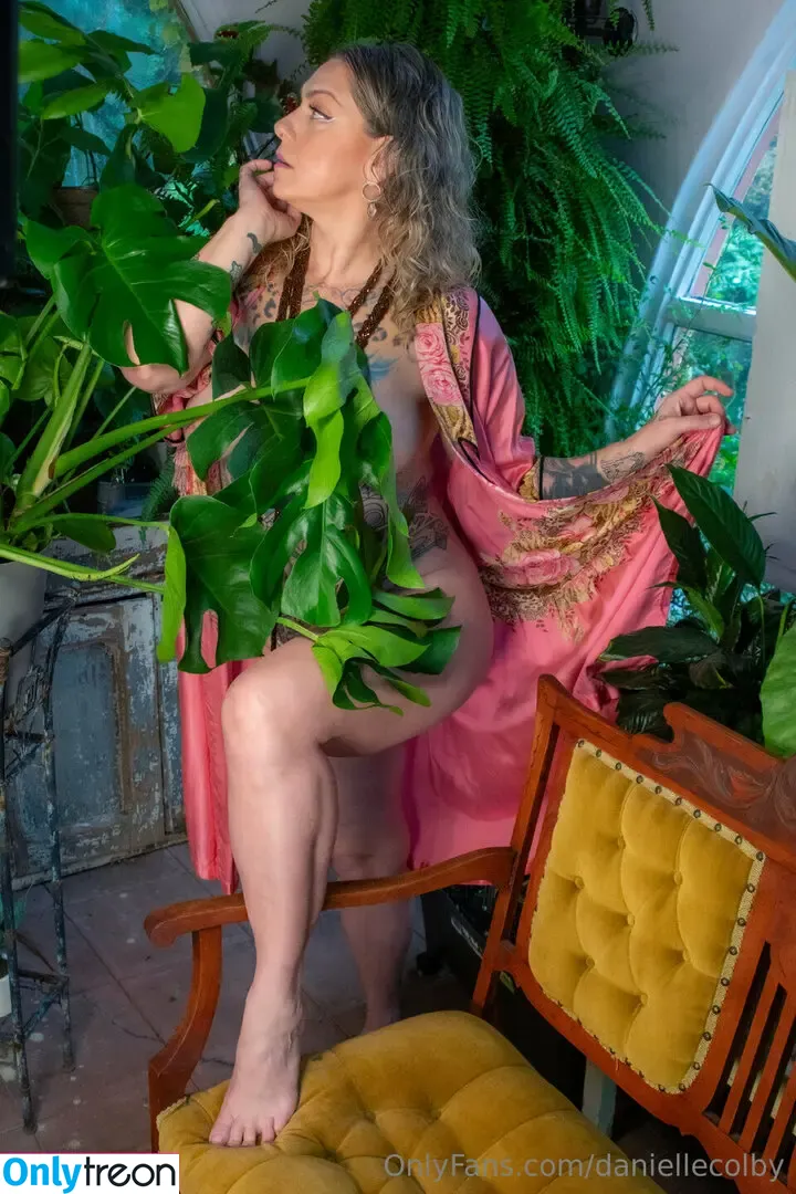 Danielle Colby голая photo #1132 (DanielleColby / daniellecolbyamericanpicker)
