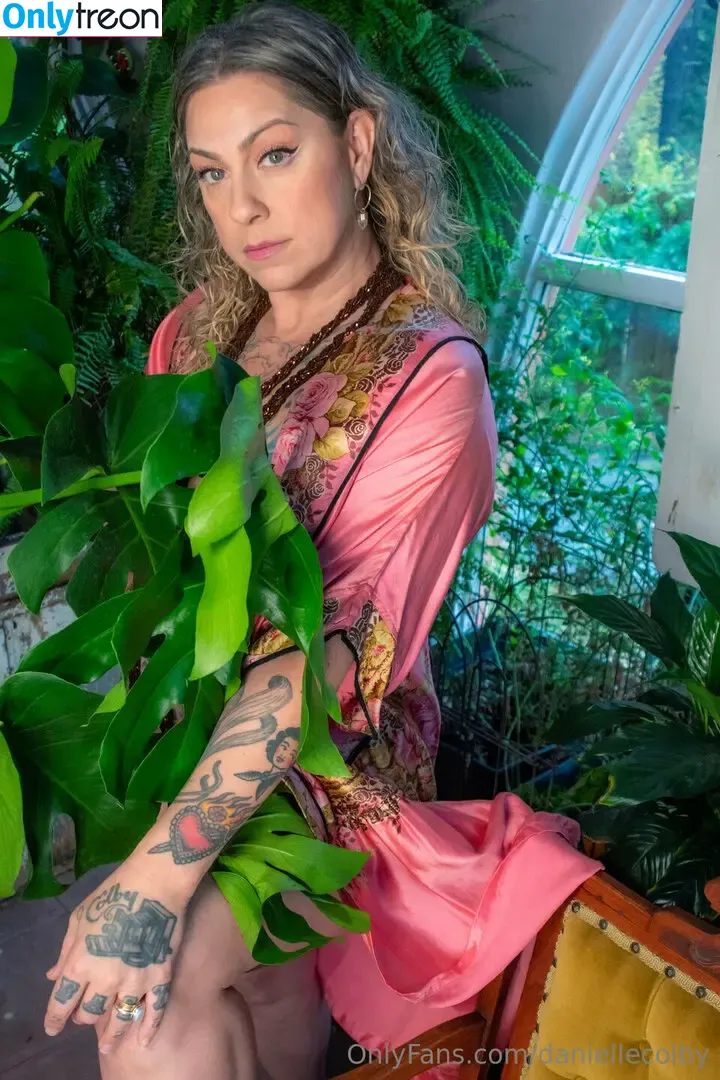 Danielle Colby голая photo #1133 (DanielleColby / daniellecolbyamericanpicker)