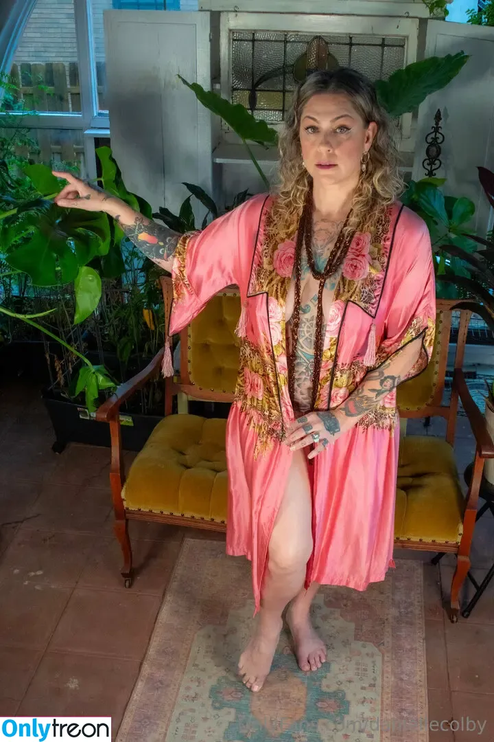 Danielle Colby голая photo #1134 (DanielleColby / daniellecolbyamericanpicker)