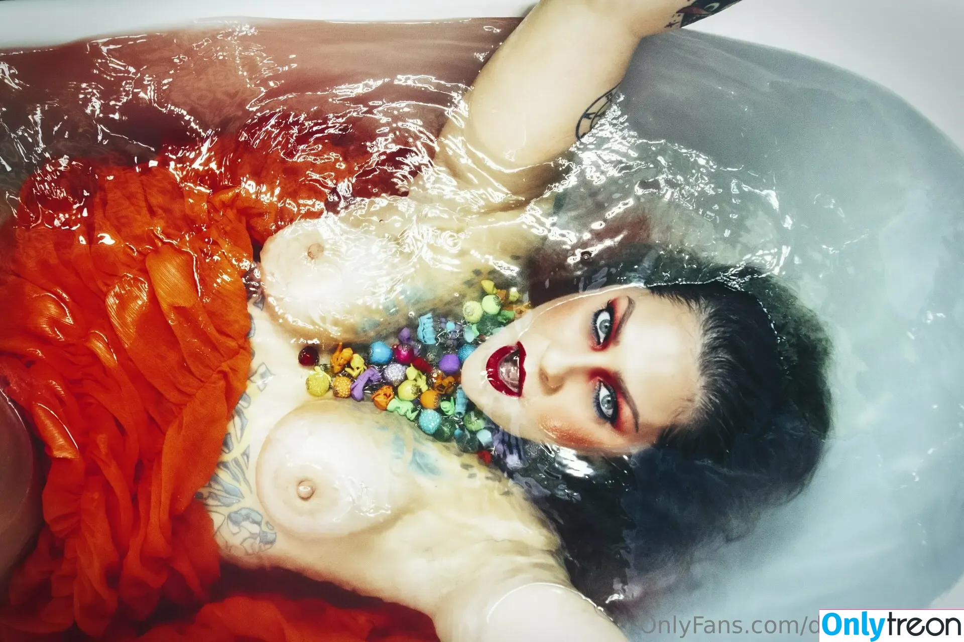 Danielle Colby nude photo #1193 (DanielleColby / daniellecolbyamericanpicker)