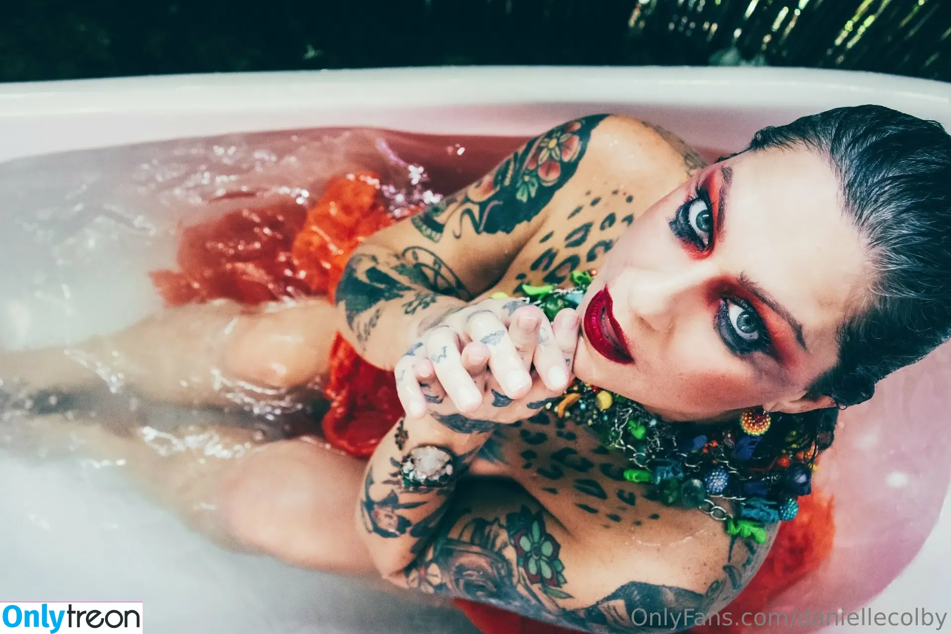 Danielle Colby голая photo #1201 (DanielleColby / daniellecolbyamericanpicker)