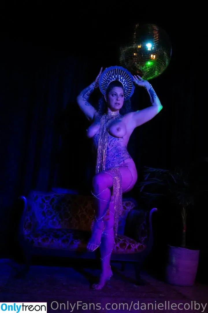 Danielle Colby голая photo #1225 (DanielleColby / daniellecolbyamericanpicker)