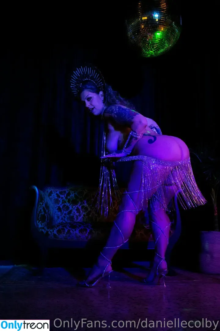 Danielle Colby голая photo #1226 (DanielleColby / daniellecolbyamericanpicker)