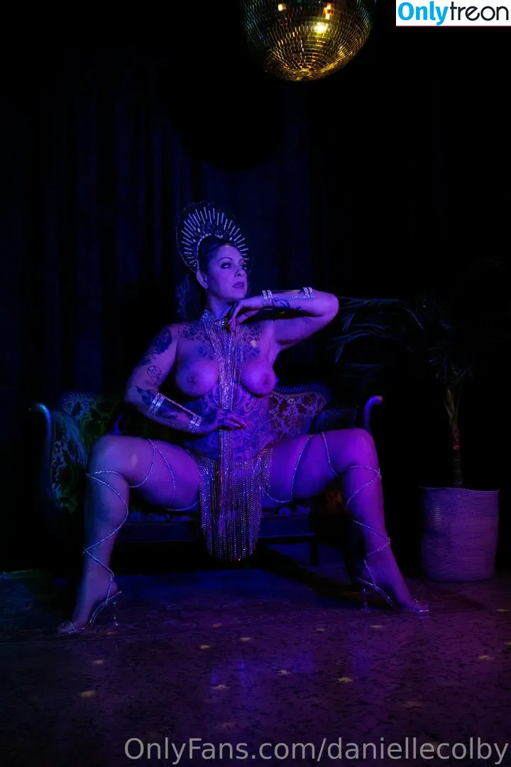 Danielle Colby голая photo #1231 (DanielleColby / daniellecolbyamericanpicker)