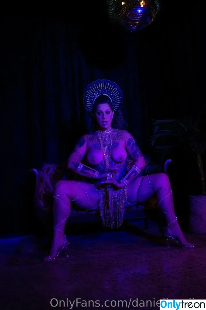 Danielle Colby nude photo #1232 (DanielleColby / daniellecolbyamericanpicker)
