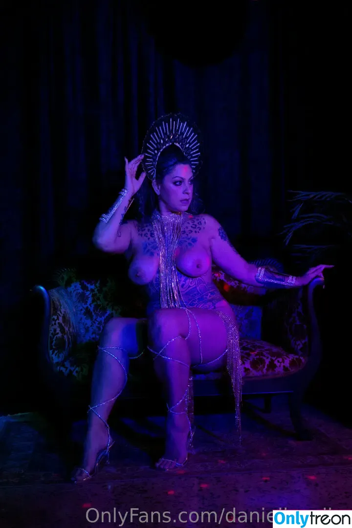 Danielle Colby голая photo #1241 (DanielleColby / daniellecolbyamericanpicker)
