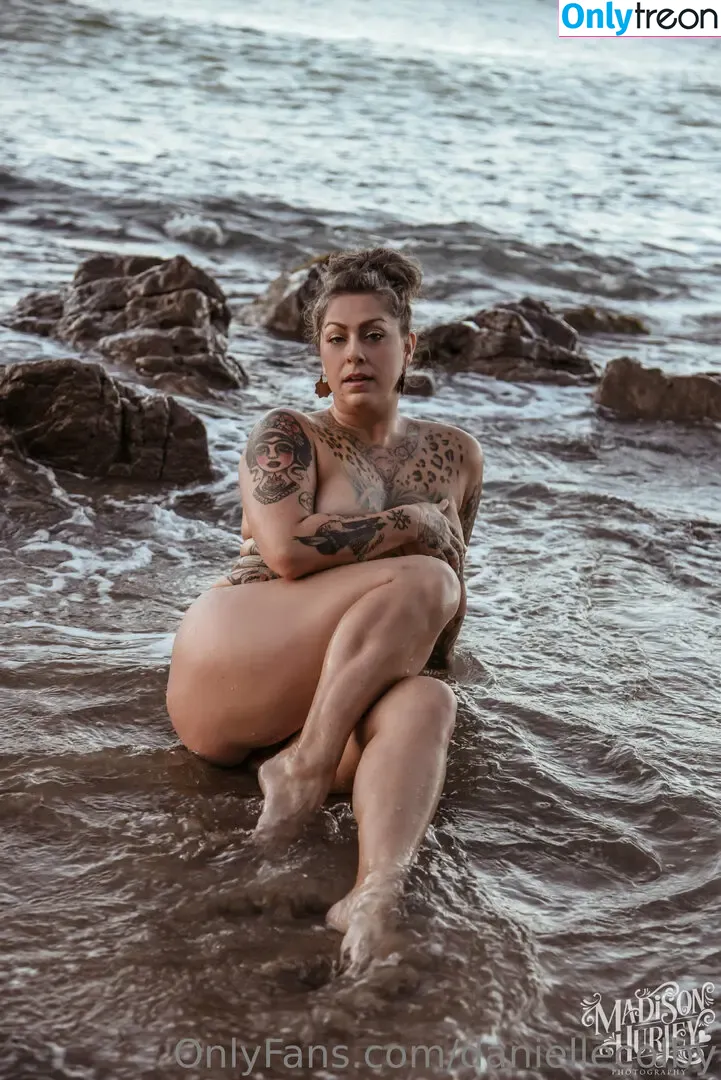 Danielle Colby nude photo #1288 (DanielleColby / daniellecolbyamericanpicker)