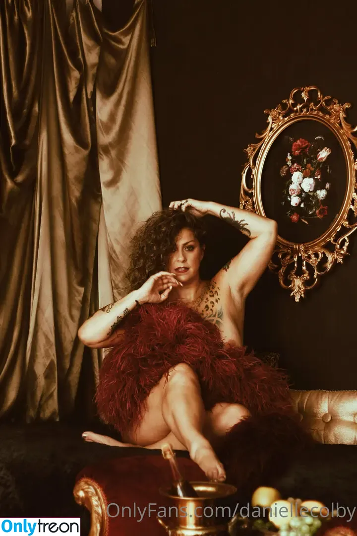 Danielle Colby голая photo #1291 (DanielleColby / daniellecolbyamericanpicker)
