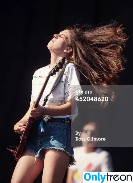 Danielle Haim голая photo #0004 (daniellehaim)