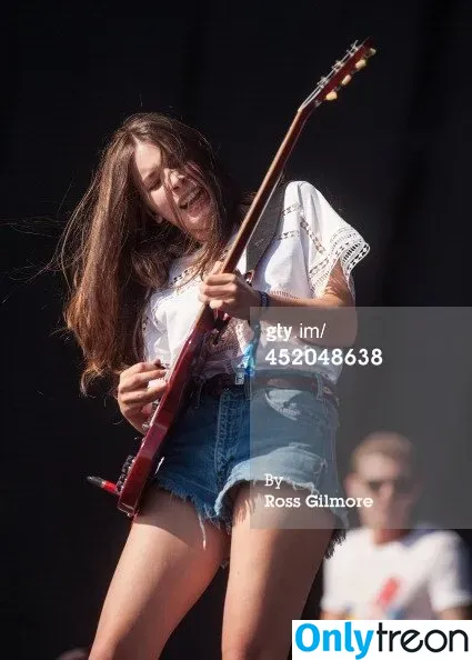 Danielle Haim nude photo #0005 (daniellehaim)