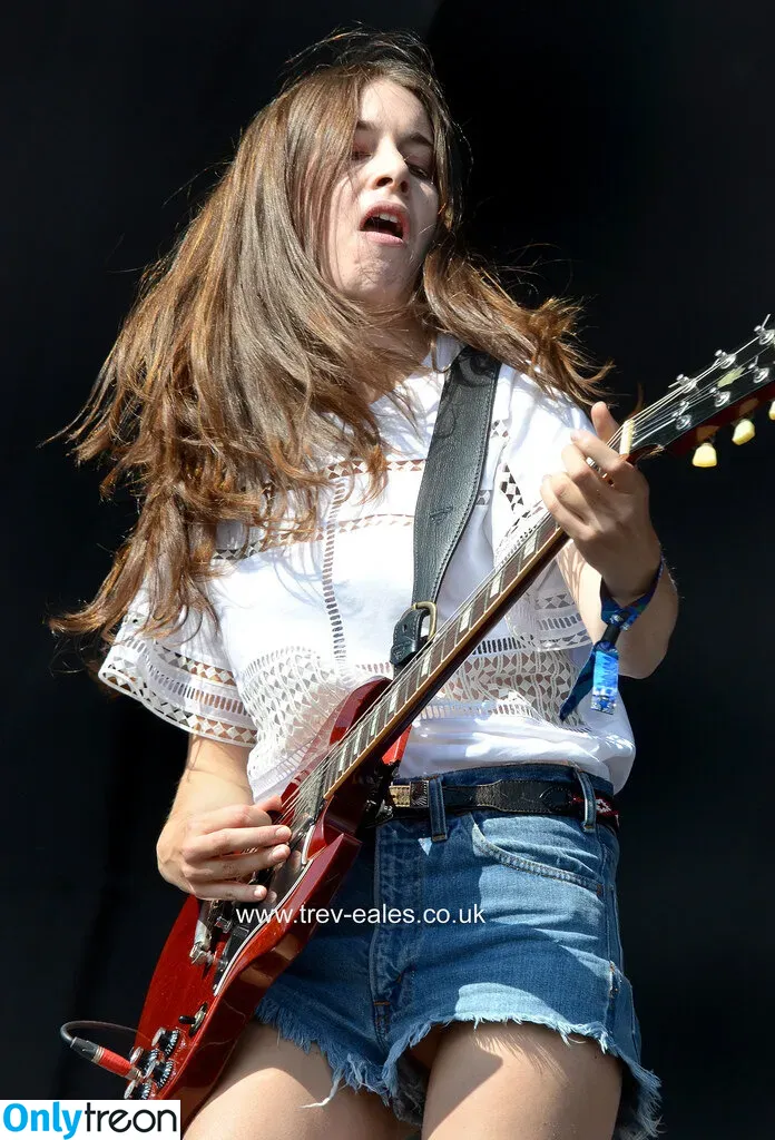 Danielle Haim голая photo #0007 (daniellehaim)