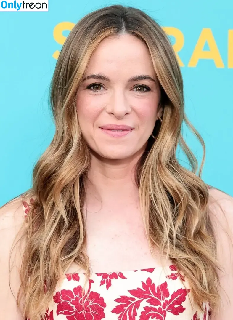 Danielle Panabaker nude photo #0107 (dpanabaker)