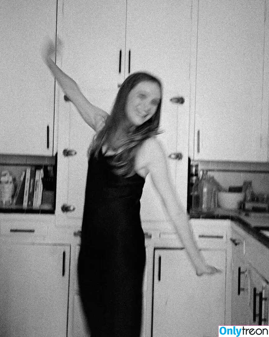 Danielle Panabaker nude photo #0109 (dpanabaker)