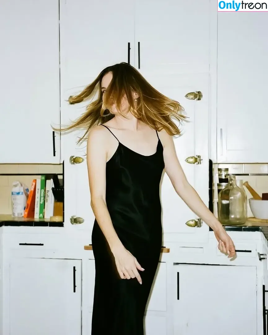 Danielle Panabaker nude photo #0111 (dpanabaker)