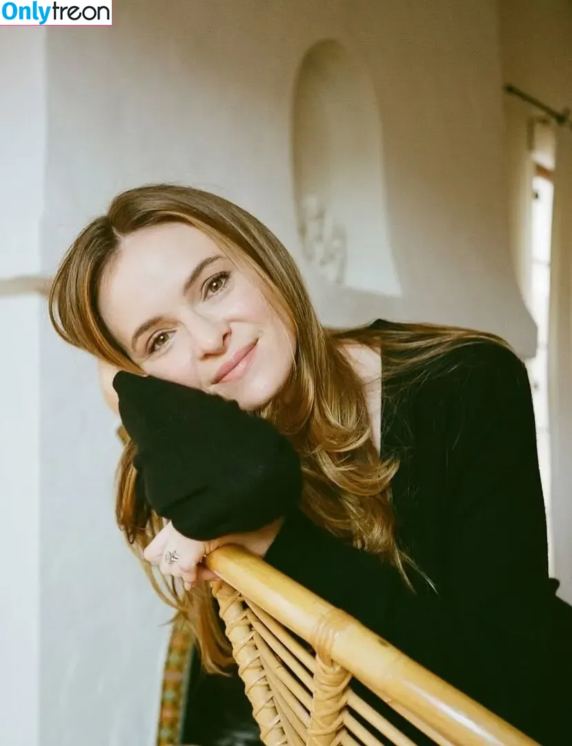 Danielle Panabaker nude photo #0116 (dpanabaker)