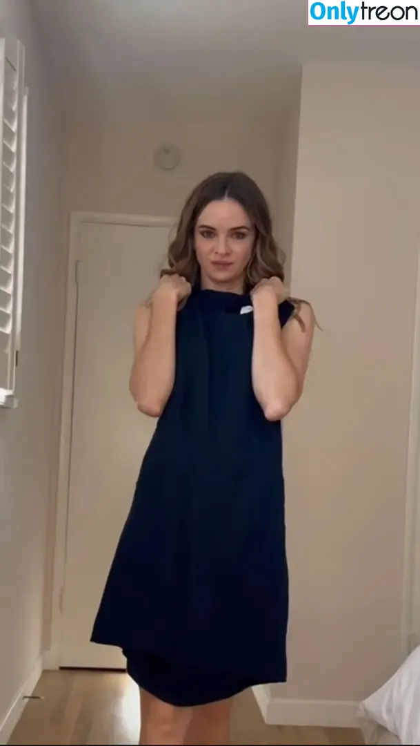 Danielle Panabaker nude photo #0145 (dpanabaker)