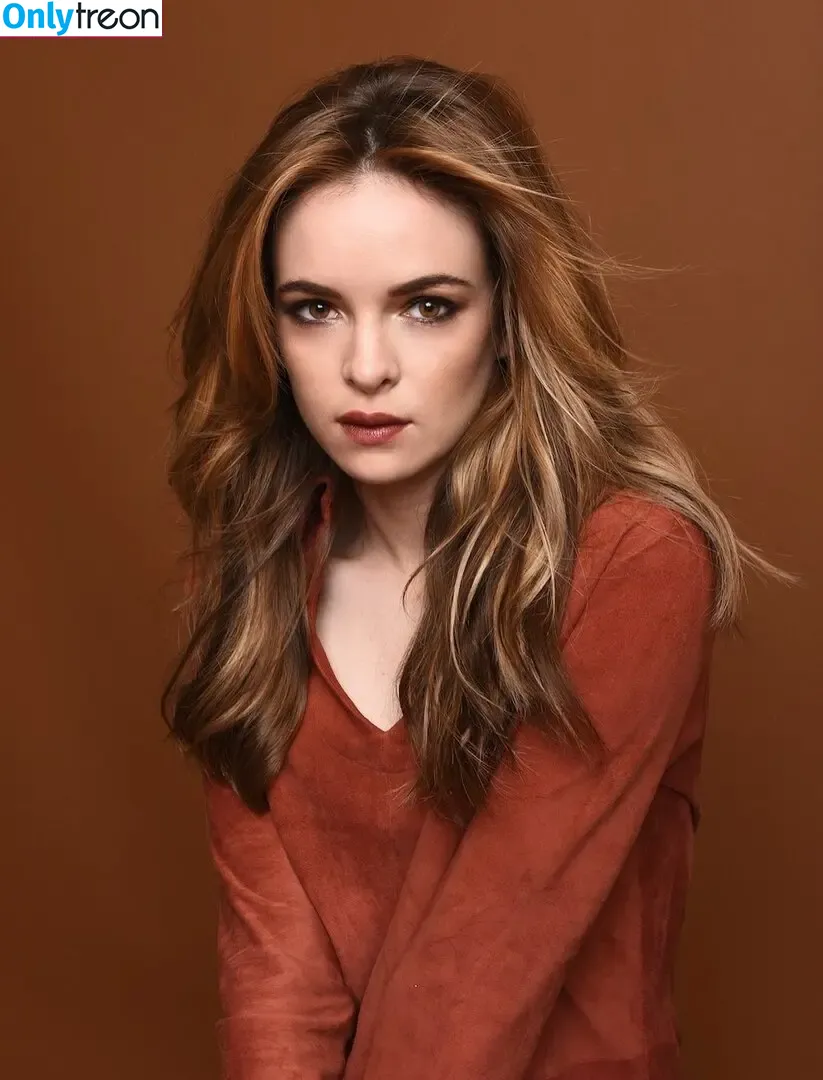 Danielle Panabaker nude photo #0172 (dpanabaker)