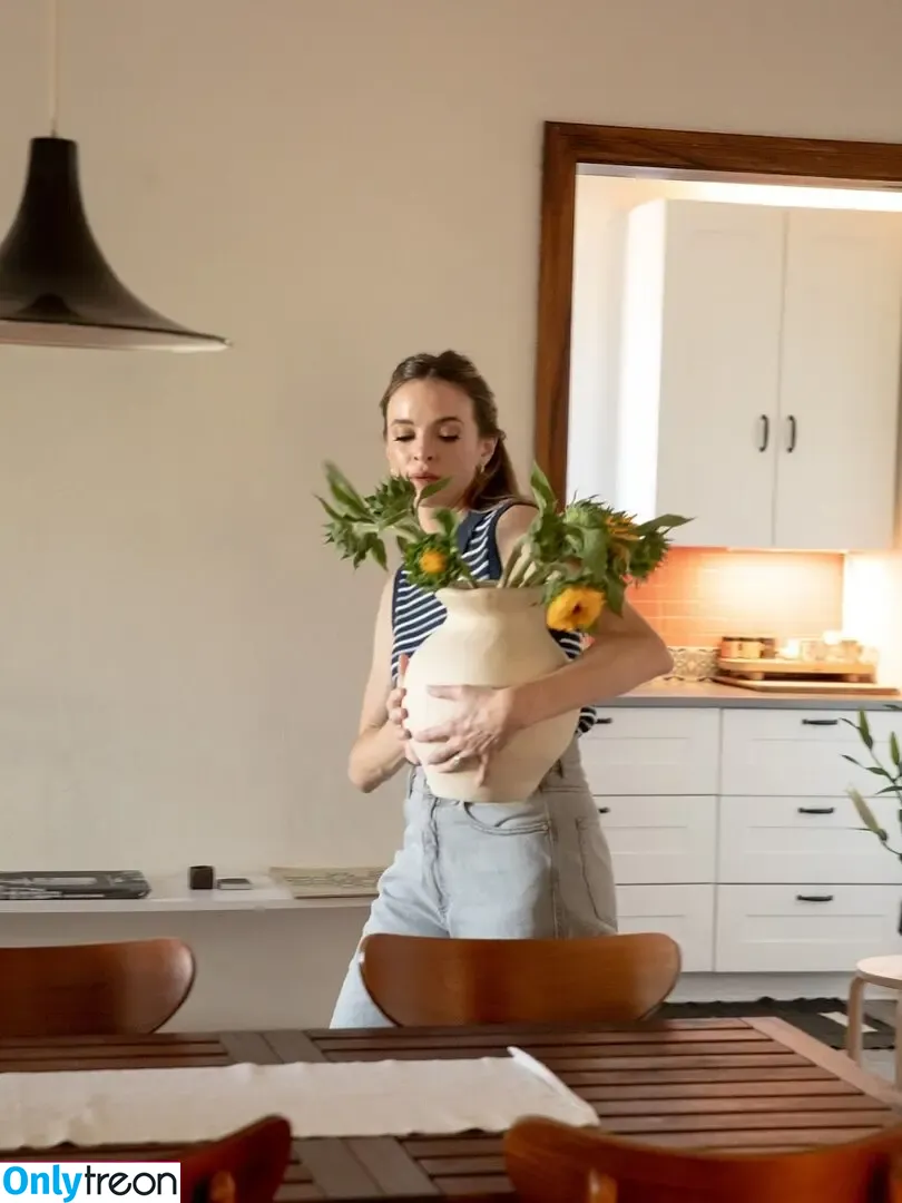 Danielle Panabaker голая photo #0203 (dpanabaker)