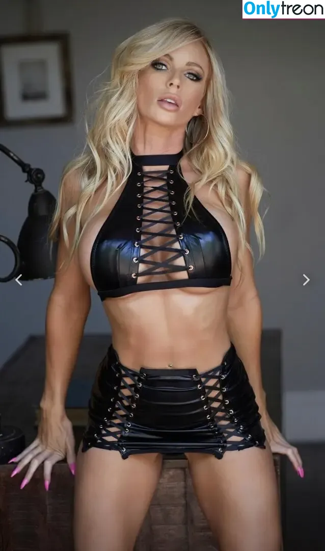 Danielle Renae голая photo #0005 (Huneybaked / huneybakedmelons)