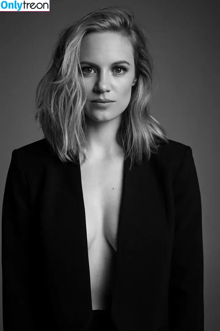Danielle Savre голая photo #0026 (dsavre)