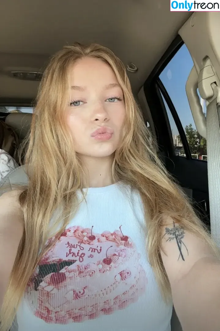 daniellee.rosee nude photo #0062 (daniellerose75 / danielleroserussell)