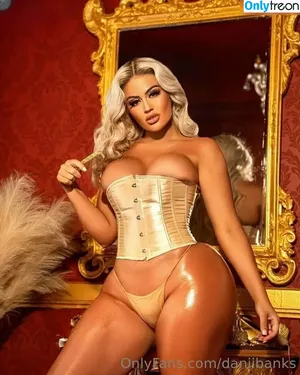 Danii Banks / danii.banks / daniibanks / daniibanks_ фото голая #0022
