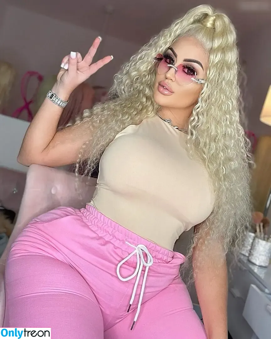 Danii Banks nude photo #0009 (danii.banks / daniibanks / daniibanks_)