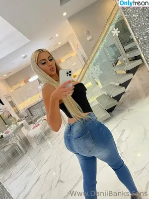 daniibanksvip / itsdaniibanks nude photo #0014