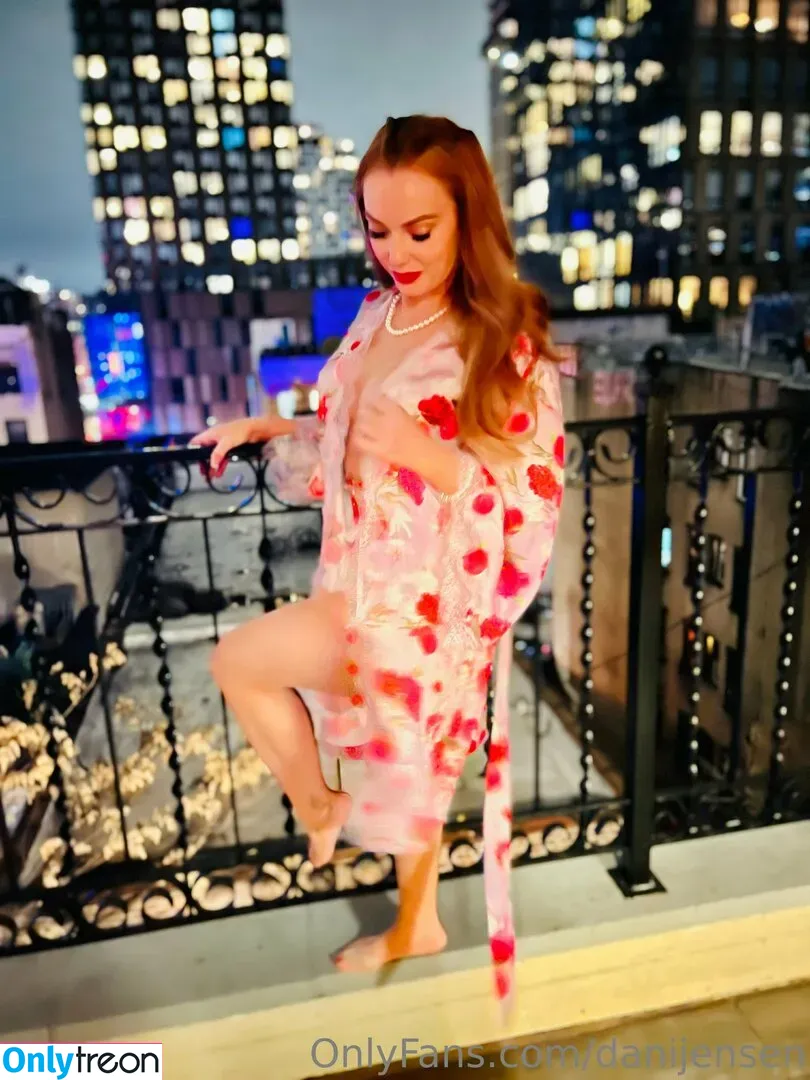 danijensen голая photo #0150 (realdanijensen)