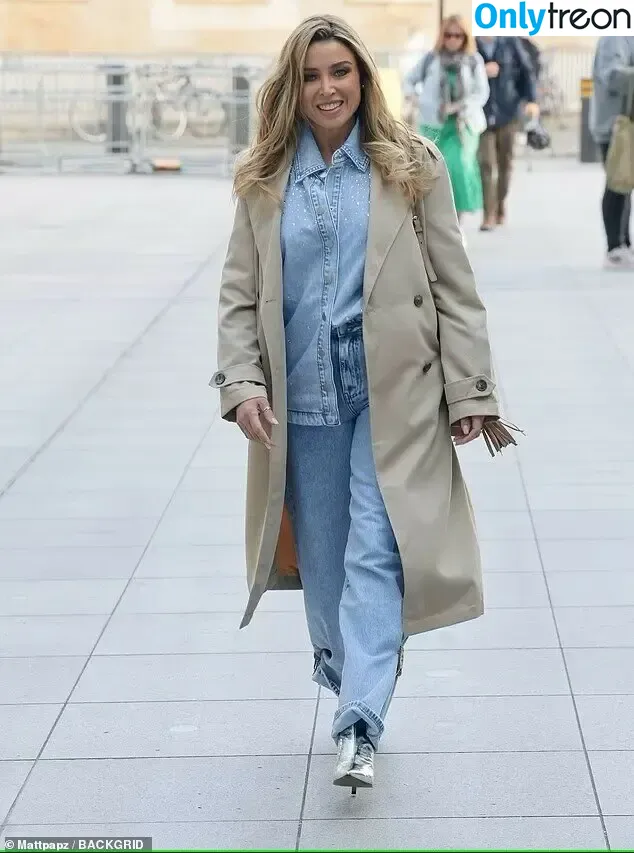 Danni Minogue голая photo #7640 (danniiminogue)