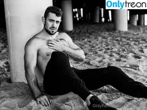 dante_colle / hippiegq_ nude photo #0243