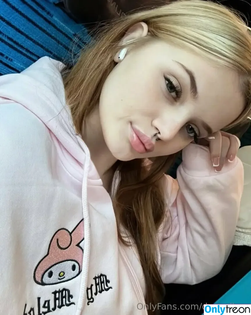 Danyelkax nude photo #0048 (danyelkaxo)