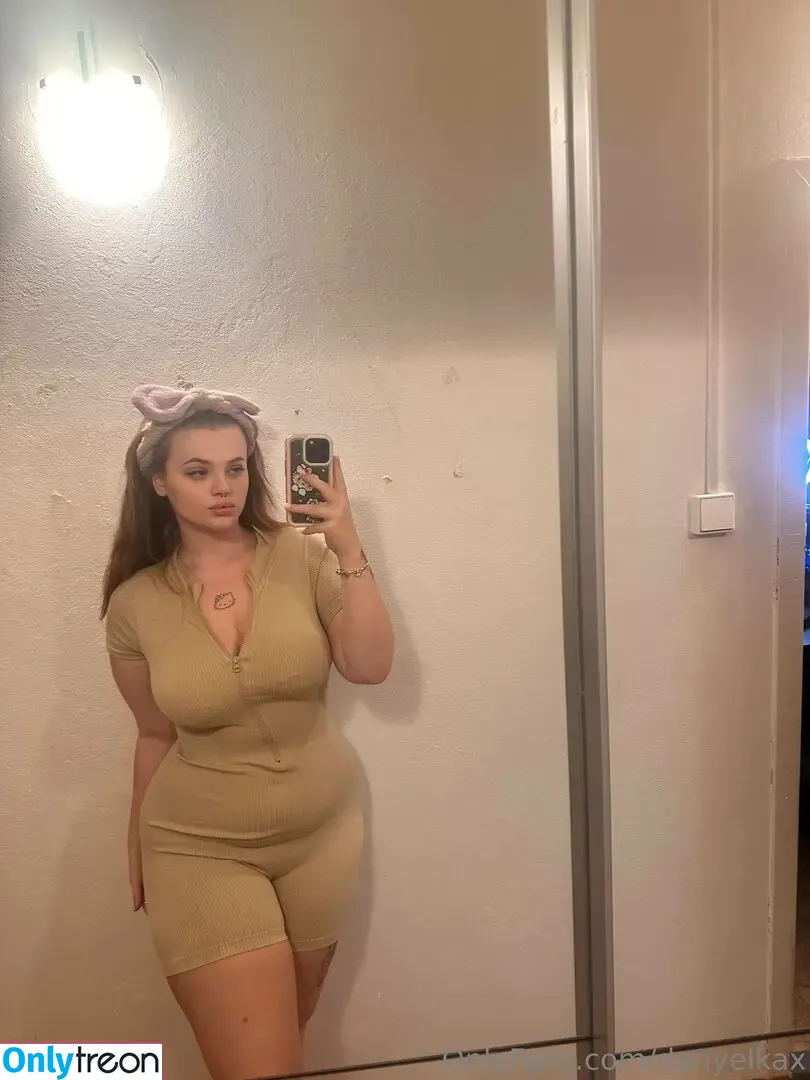 Danyelkax nude photo #0054 (danyelkaxo)