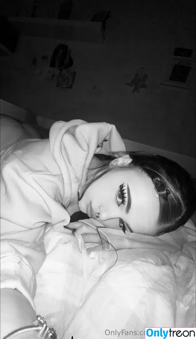 Danyelkax nude photo #0057 (danyelkaxo)