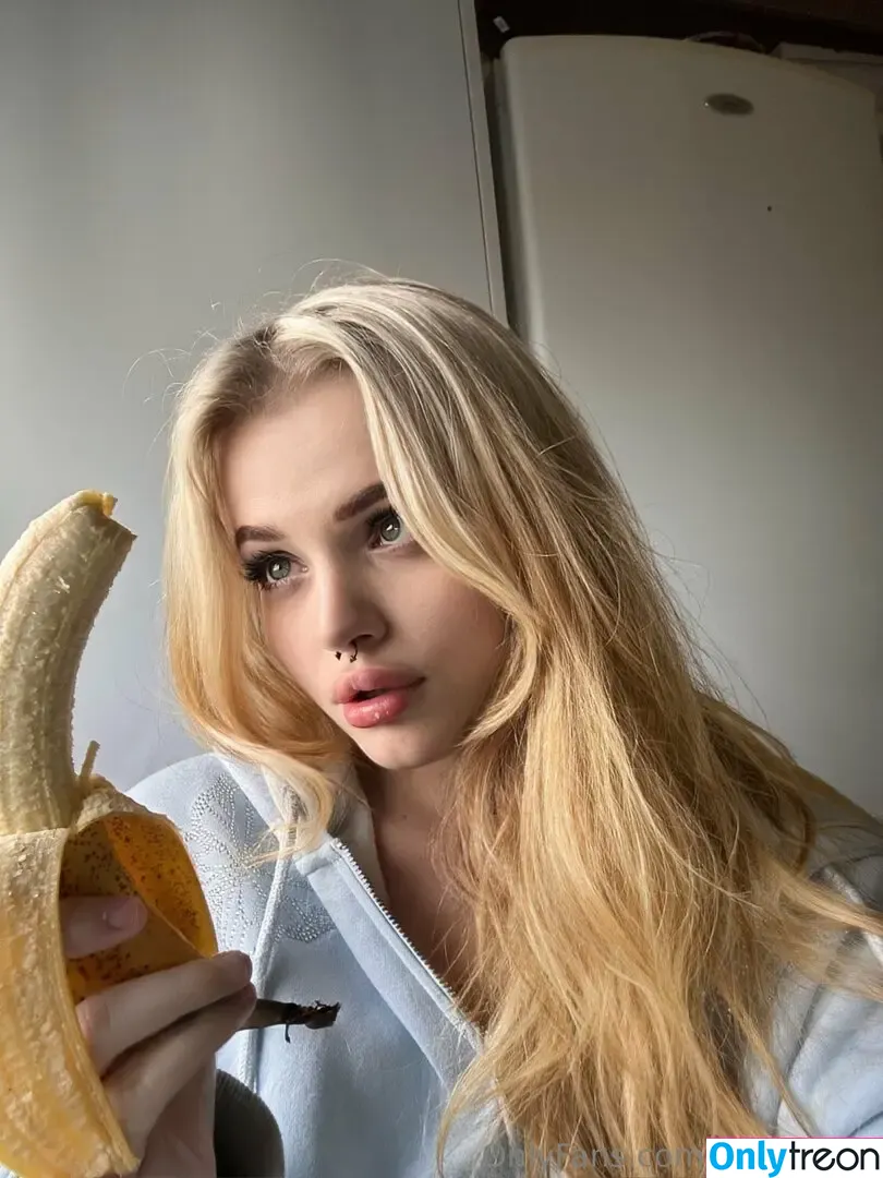 Danyelkax nude photo #0058 (danyelkaxo)