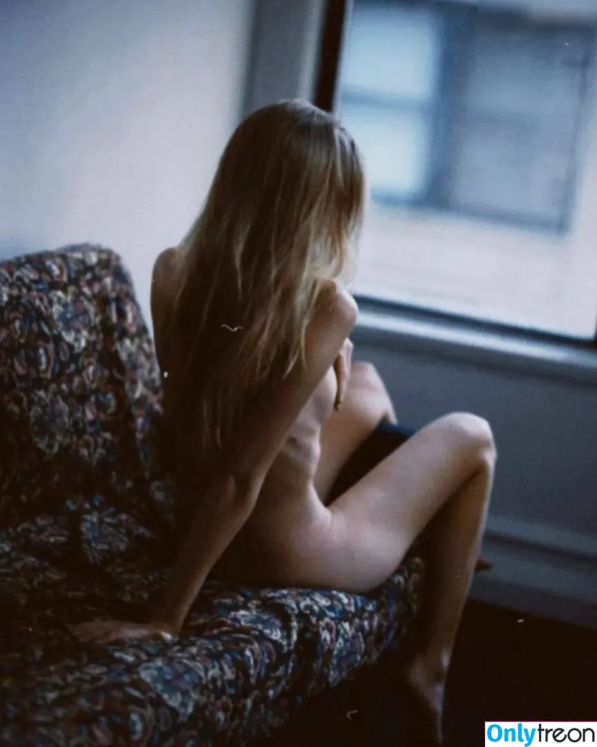 Daphne Groeneveld nude photo #0043 (daphnegroeneveld)