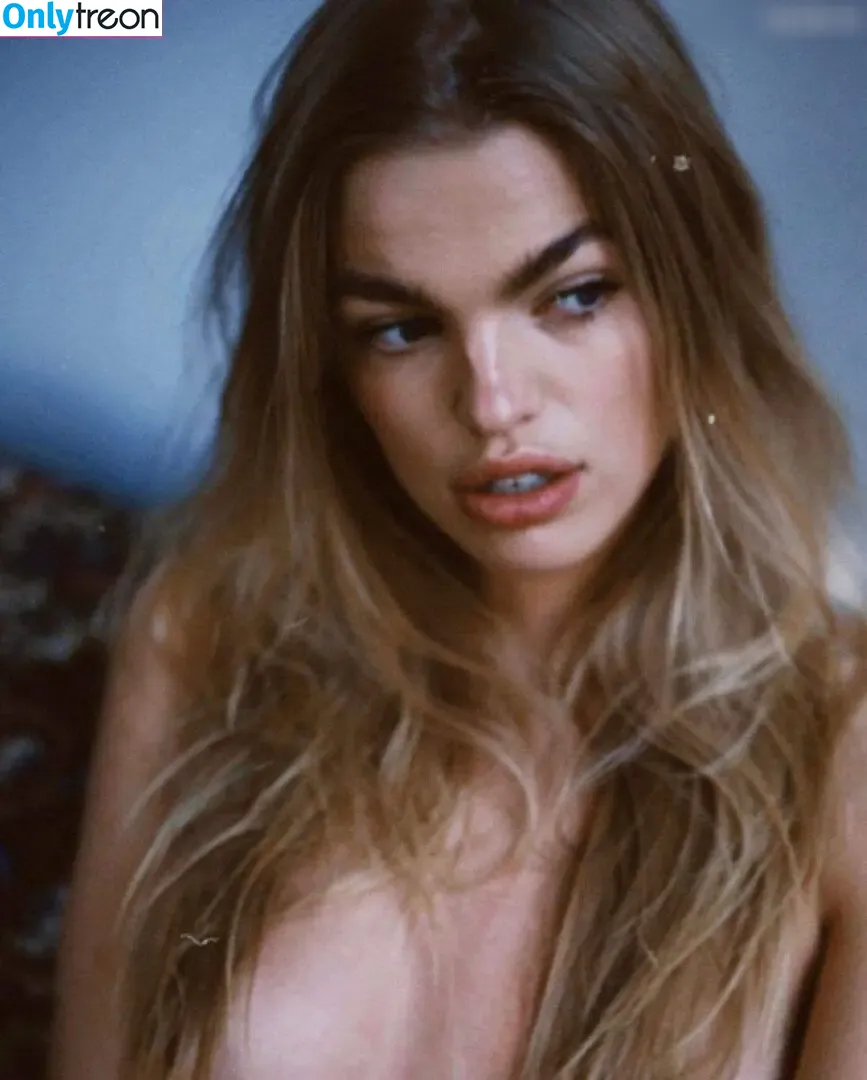 Daphne Groeneveld nude photo #0044 (daphnegroeneveld)
