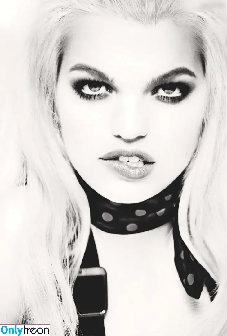 Daphne Groeneveld nude photo #0232 (daphnegroeneveld)