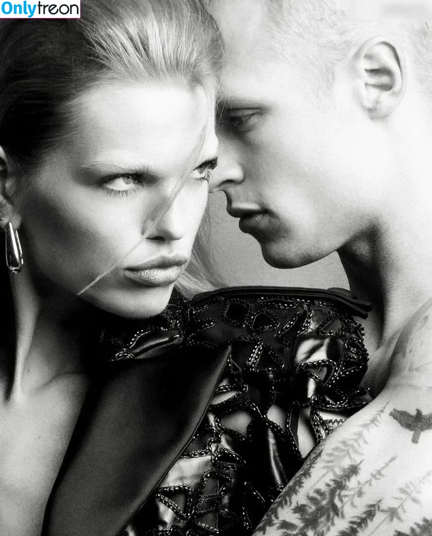 Daphne Groeneveld nude photo #0392 (daphnegroeneveld)