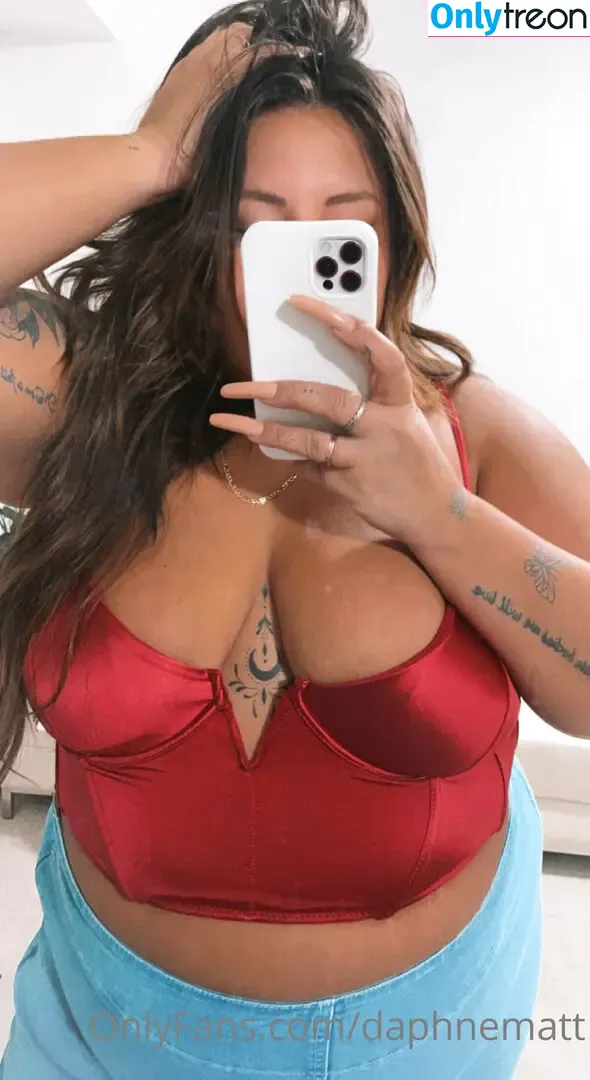 daphnematt nude photo #0002 (daphnedebaat)