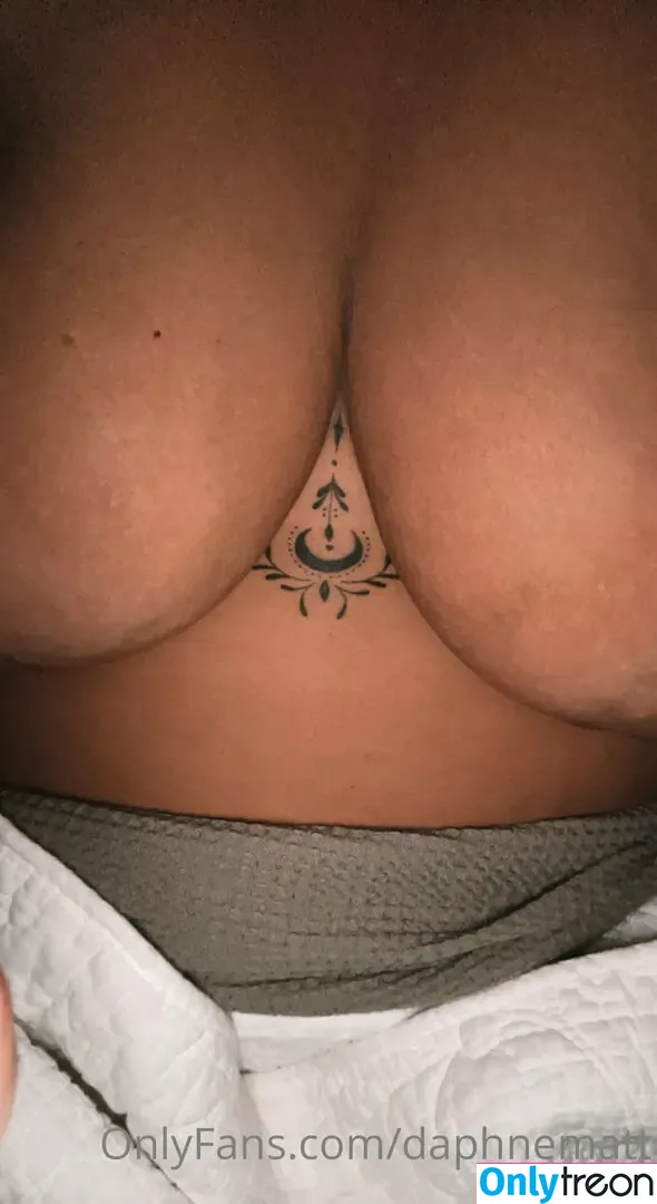 daphnematt nude photo #0003 (daphnedebaat)