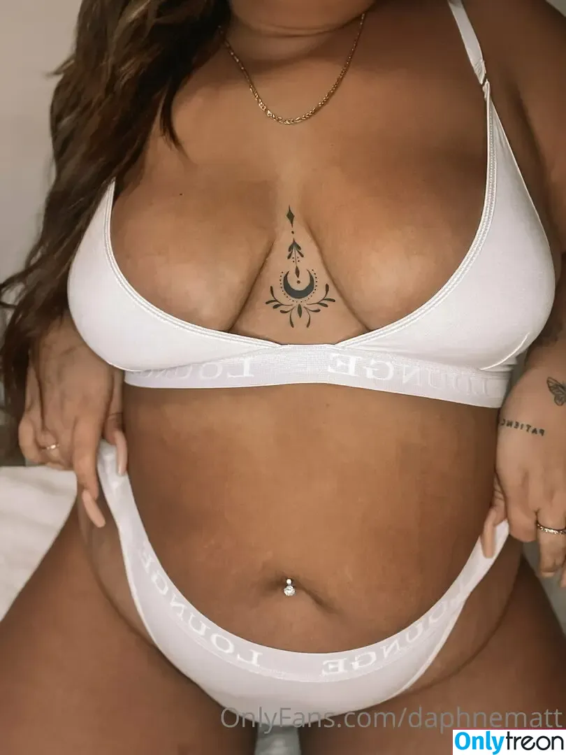 daphnematt nude photo #0012 (daphnedebaat)