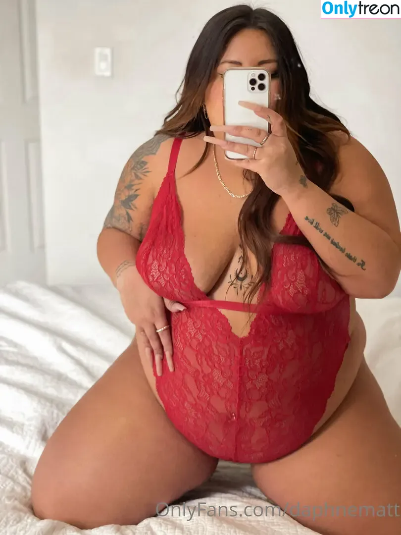 daphnematt nude photo #0027 (daphnedebaat)