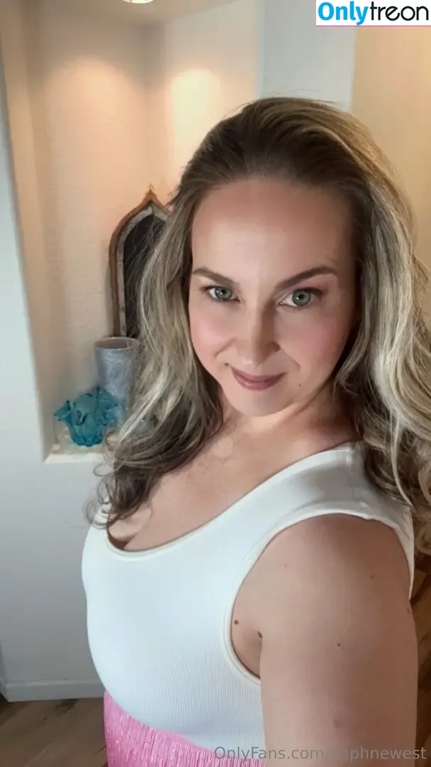 daphnewest nude photo #0001 (daphnewest)