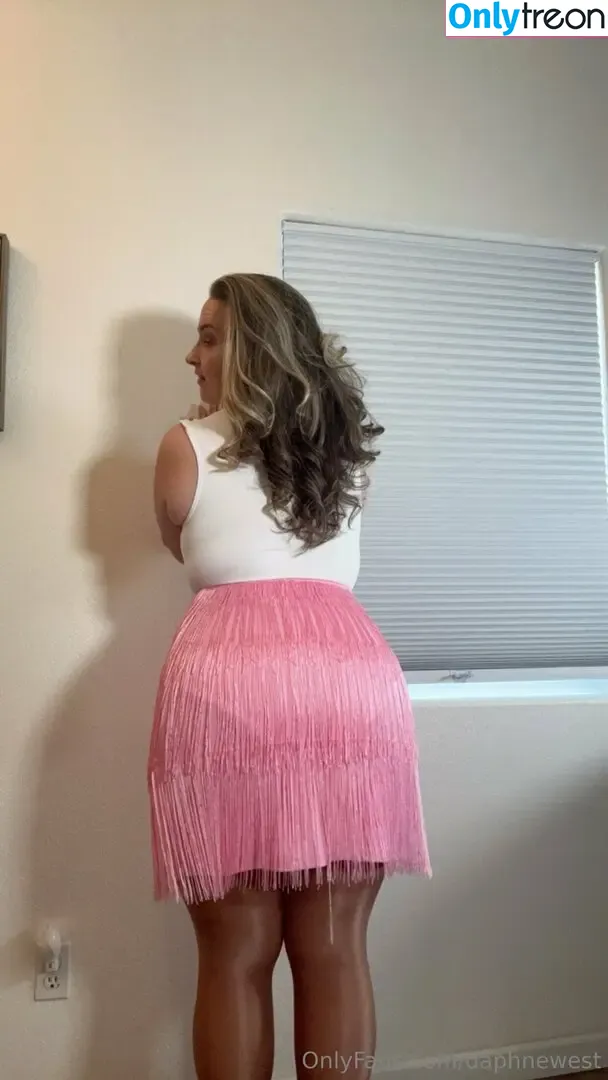 daphnewest nude photo #0010 (daphnewest)