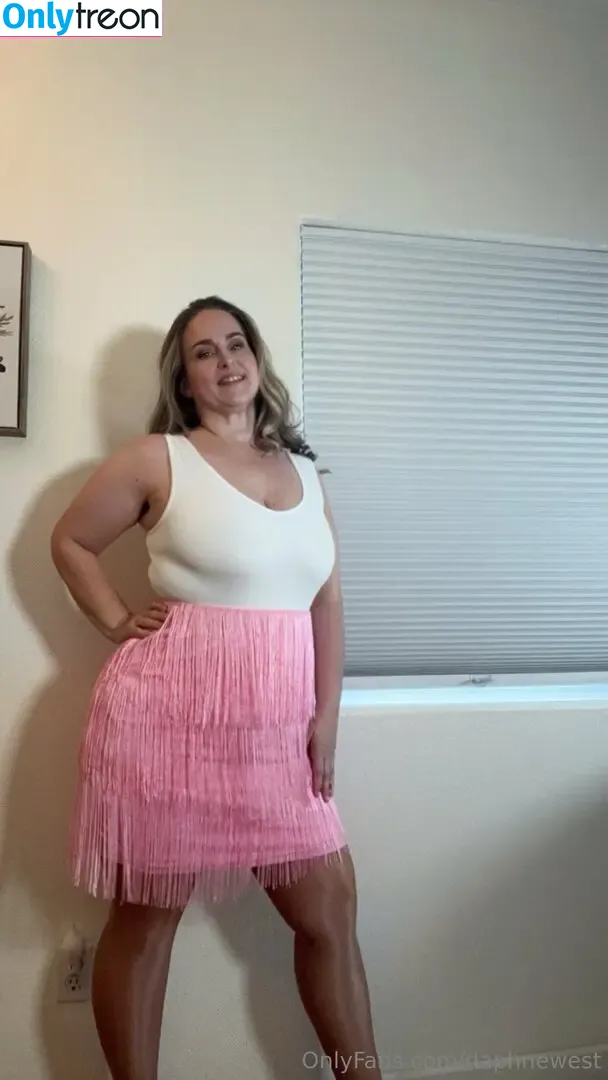 daphnewest nude photo #0011 (daphnewest)
